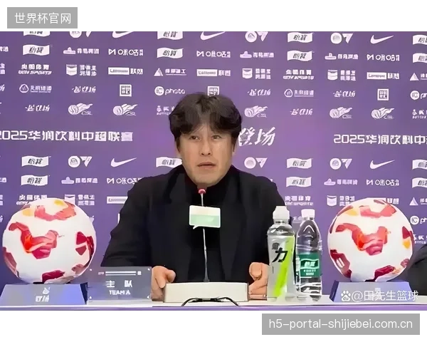 成都蓉城半程轰33球加冕冠军，徐正源高位压迫战术成效显著。